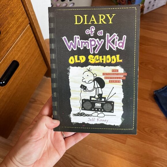 Diary of A Wimpy Kid Jeff Kinney #10 Old School Book Kids - Picture 1 of 2
